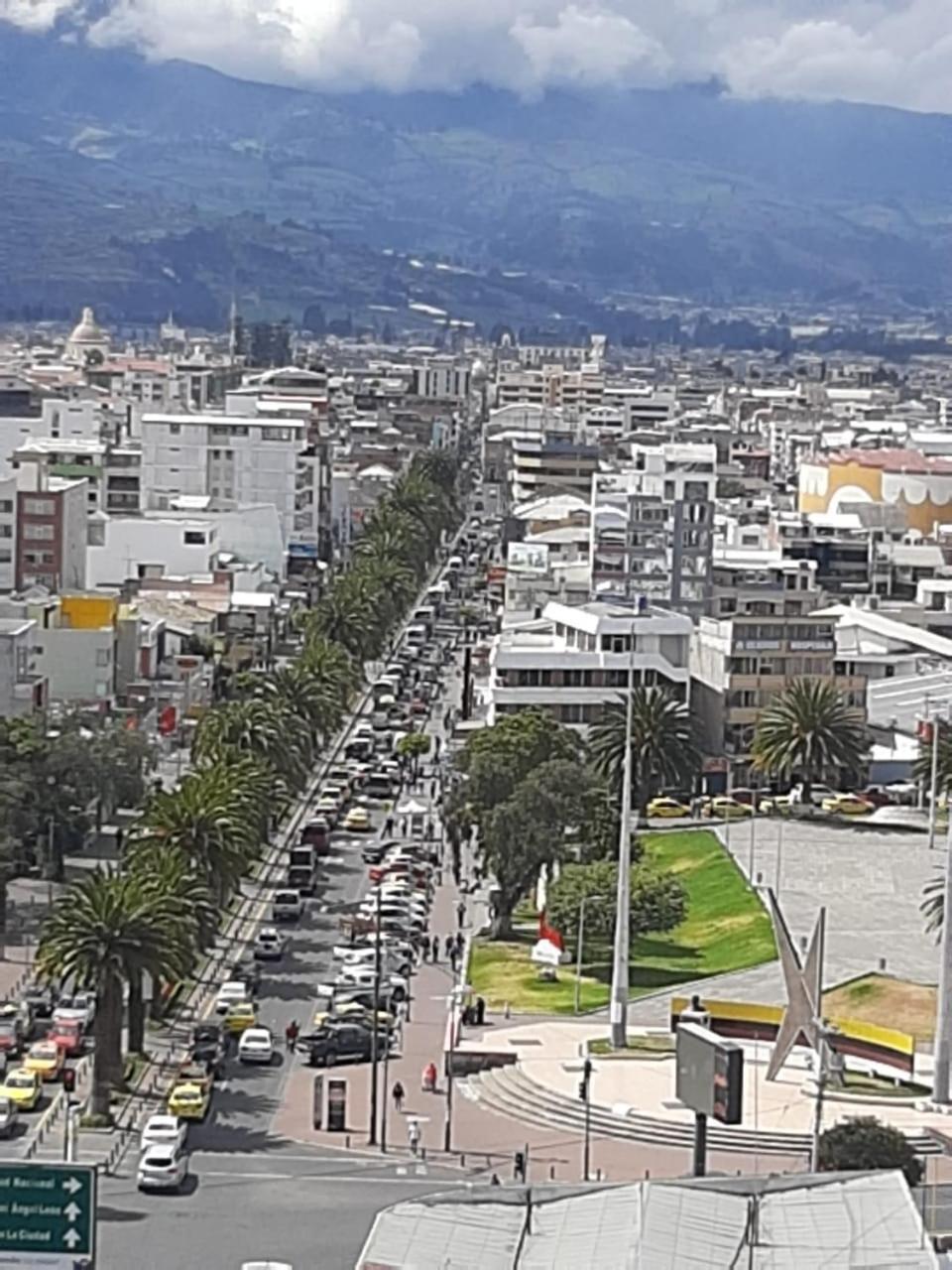 Hotel Zeus Riobamba Bagian luar foto