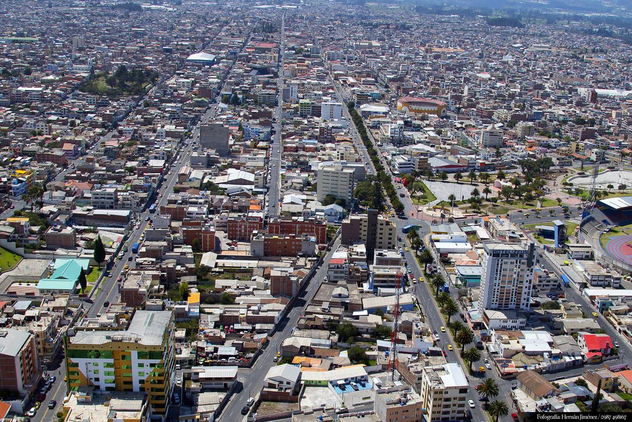 Hotel Zeus Riobamba Bagian luar foto